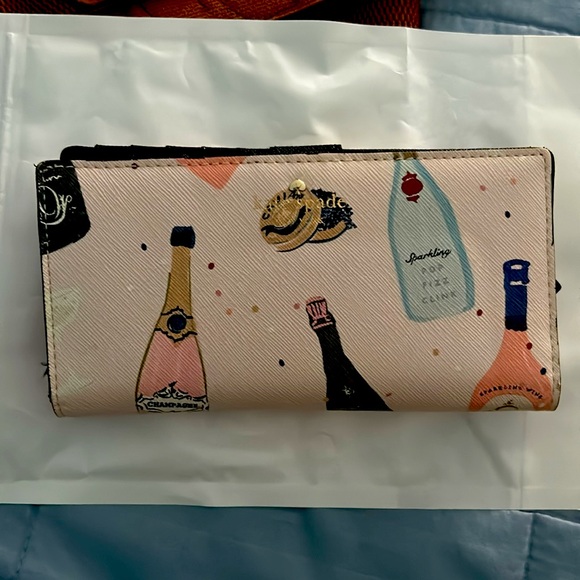 BNWT Kate Spade wallet champagne and caviar print - Picture 2 of 7